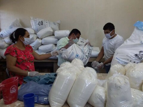 Maestros en cruzada humanitaria para llevar alimentos a sus estudiantes